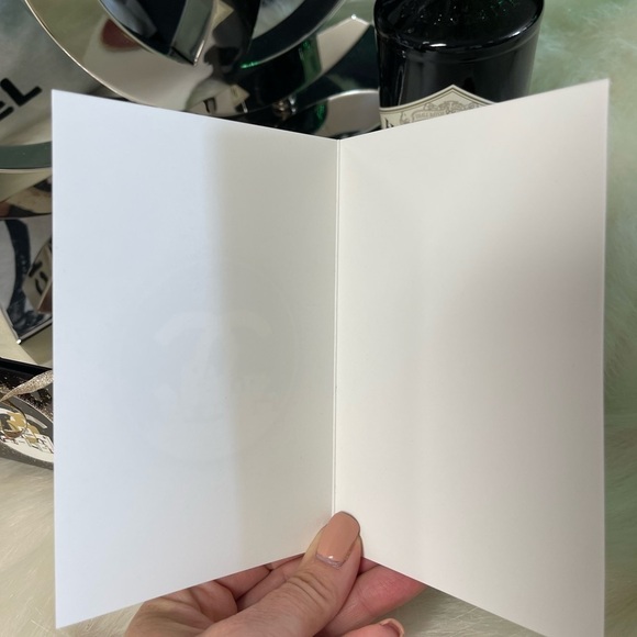 AUTHENTIC CHANEL NO 5 L’EAU MINIATURE PERFUME & CHRISTMAS CARD 2019 COLLECTIBLE - Picture 4 of 11